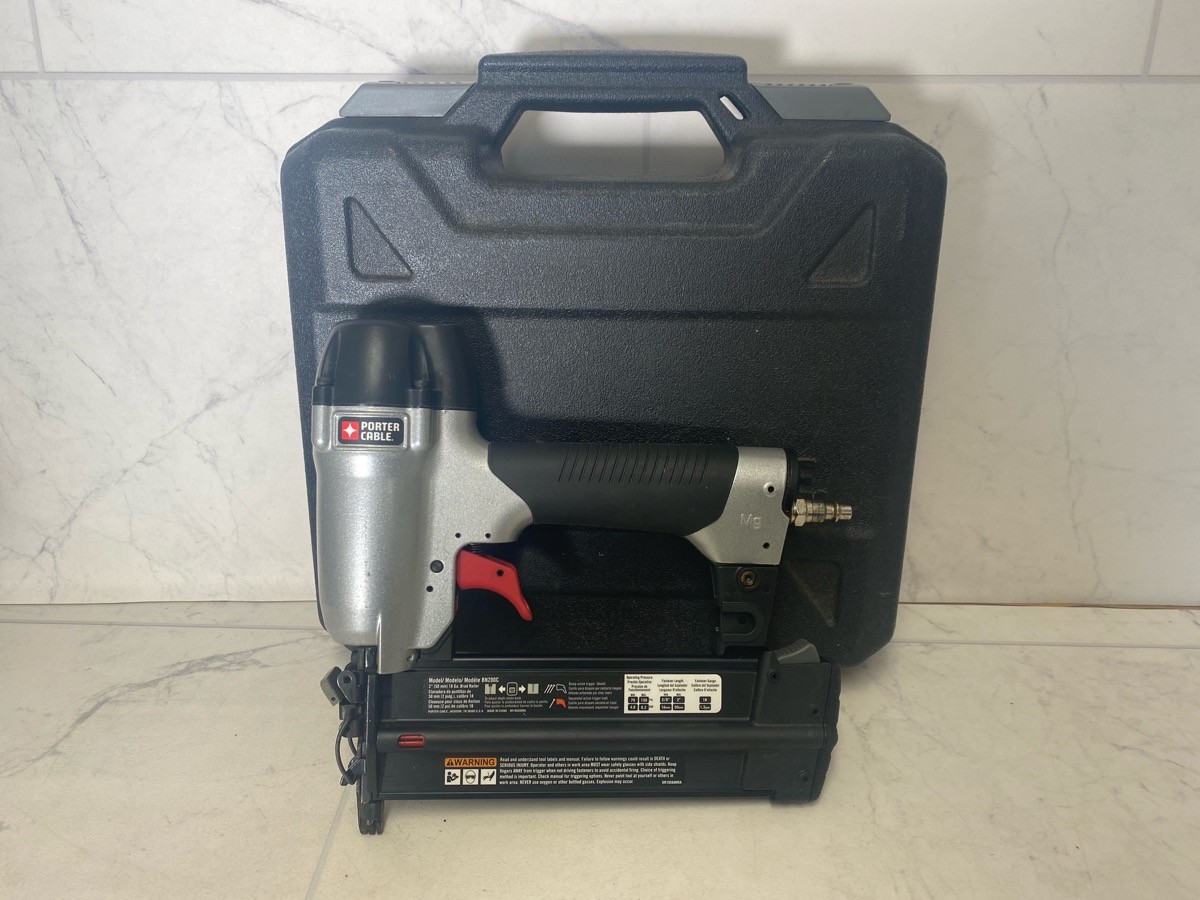 Porter-Cable 18-Gauge Pneumatic Brad Nailer Kit – Durable Constructi (A1G011300)