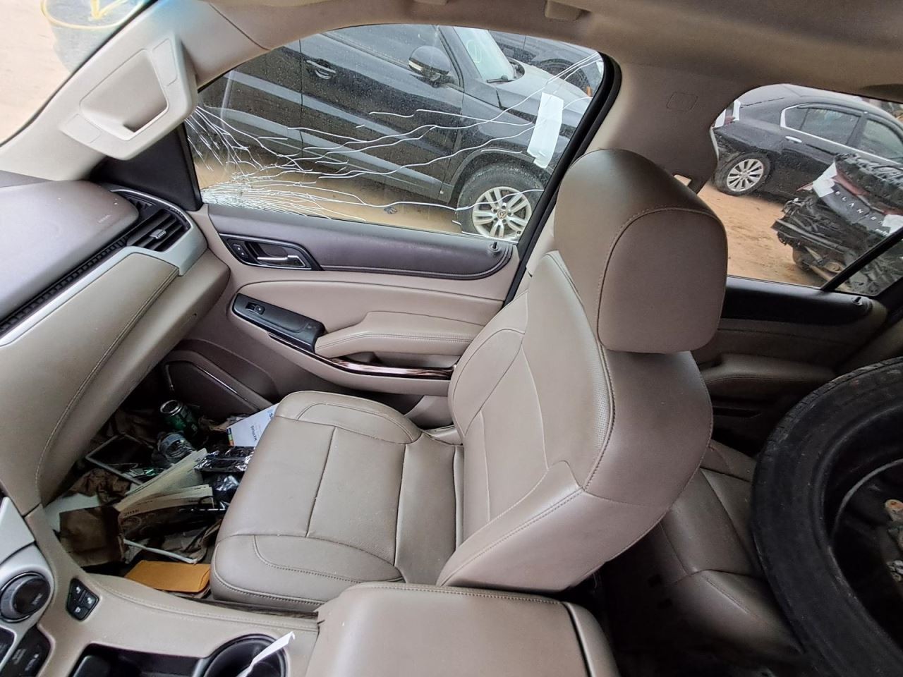 YUKONXL15 2016 Glove Box 4834620