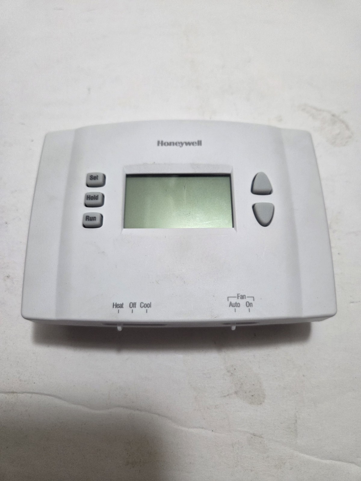 Honeywell RTH2300B1012 Heat,Cool,Gas, Oil, Electric or Heat Pump
