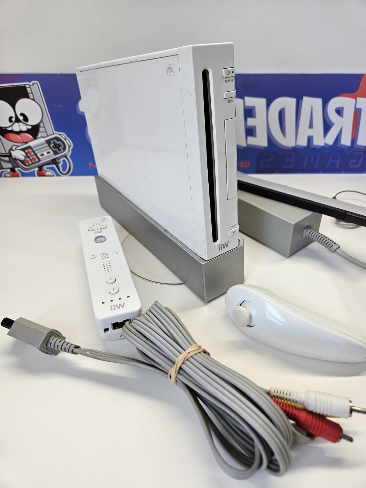 White Nintendo Wii System Complete (Nintendo Wii, 2010)