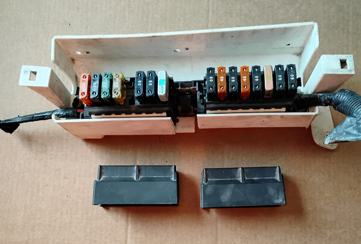 1997-99 BUICK LE SABRE UNDER HOOD FUSE BOX 25535534 OEM