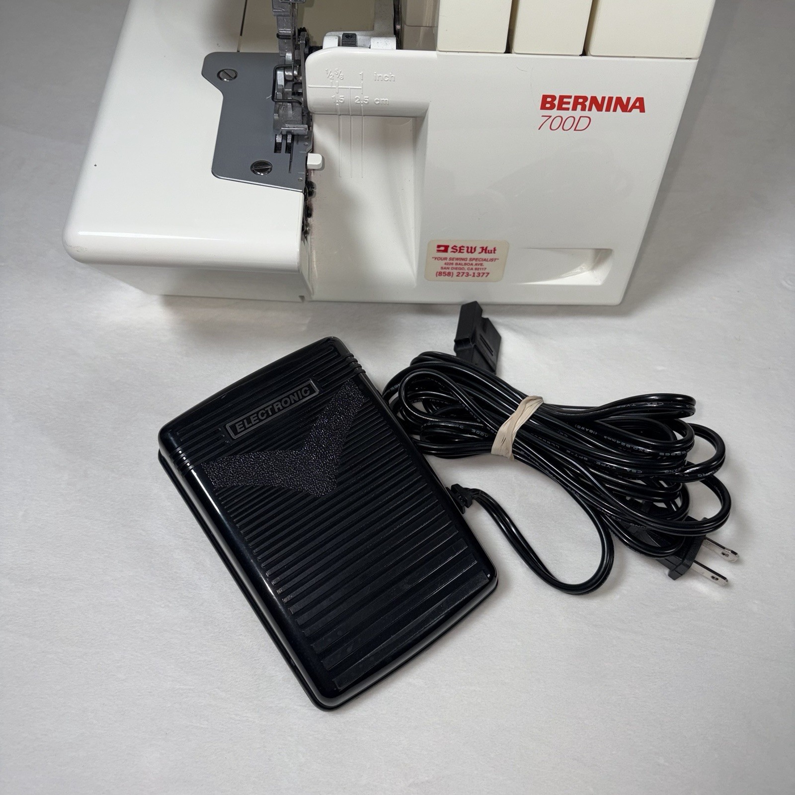 Bernina 700D Overlocker Serger Sewing Machine - Tested & Working