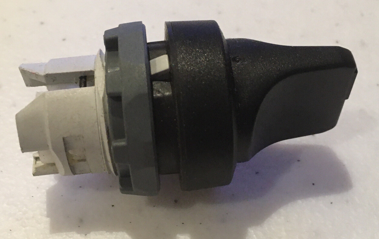 M2SS3-10B ABB NEW Selector Switch 2 POS, Knob, Black, Momentarily
