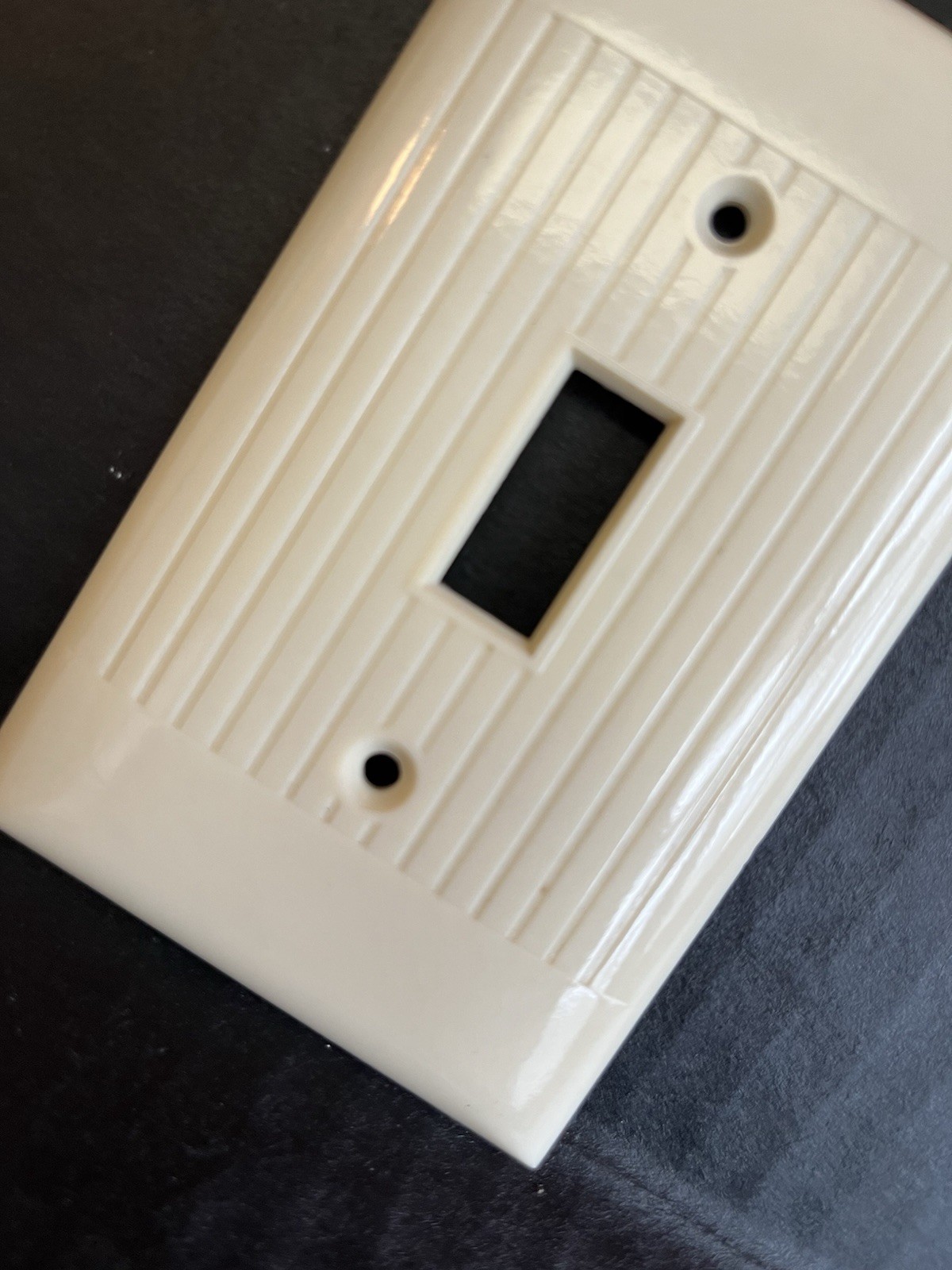 Vintage Sierra Ivory Single Toggle Wall Plate Light Switch Cover Ribbed w/ Screw