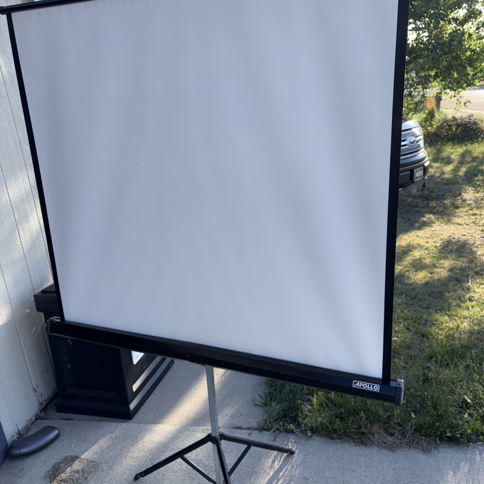 Apollo Portable Tripod Projection Screen 60" x 60" High-Resolution