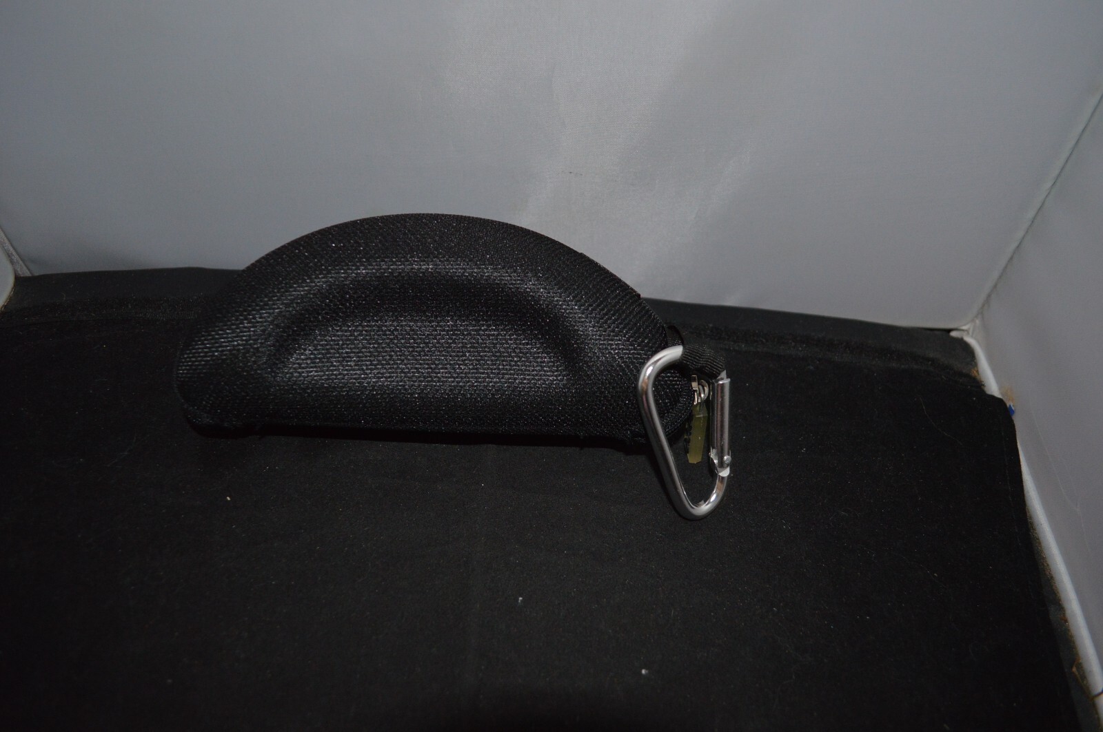 Duco Clamshell Portable Storage Zipper Carabiner Glasses Sunglass B5