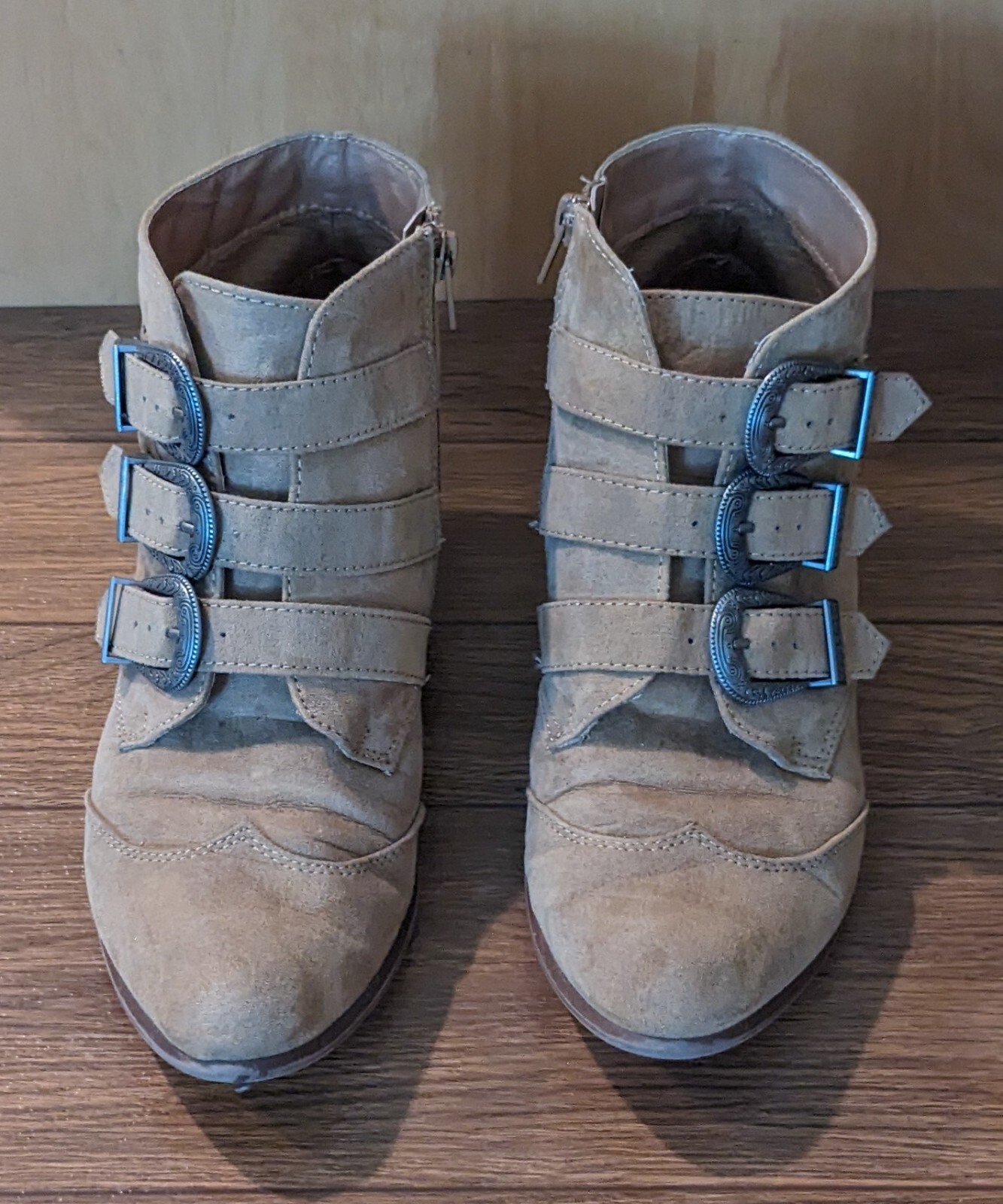 So Authentic American Heritage Boots Size 8