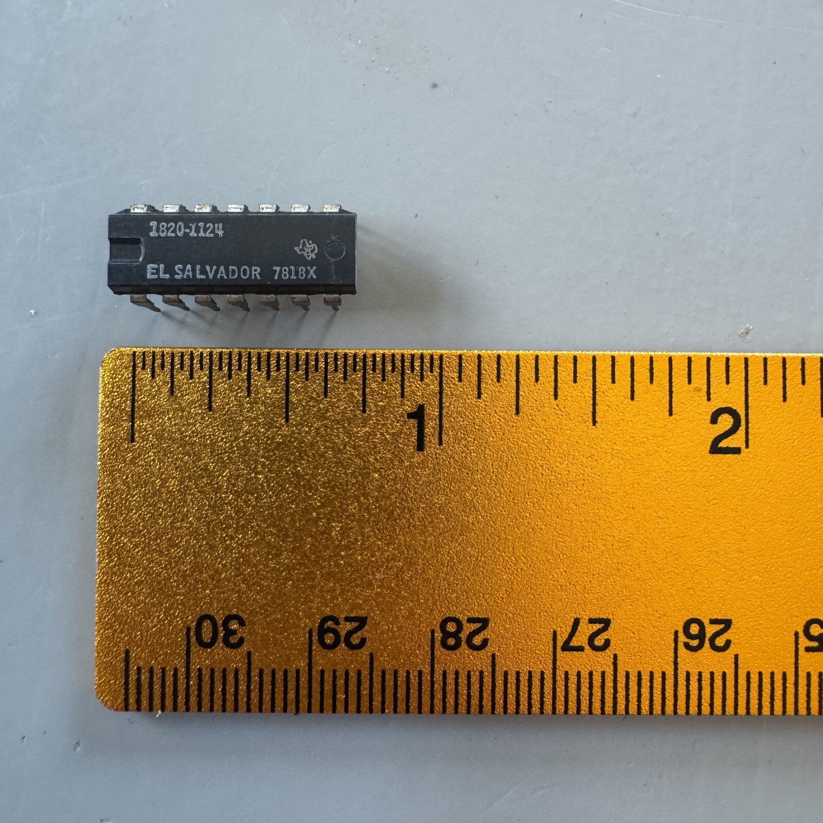 HP / AGILENT 1820-1124 integrated circuit ic