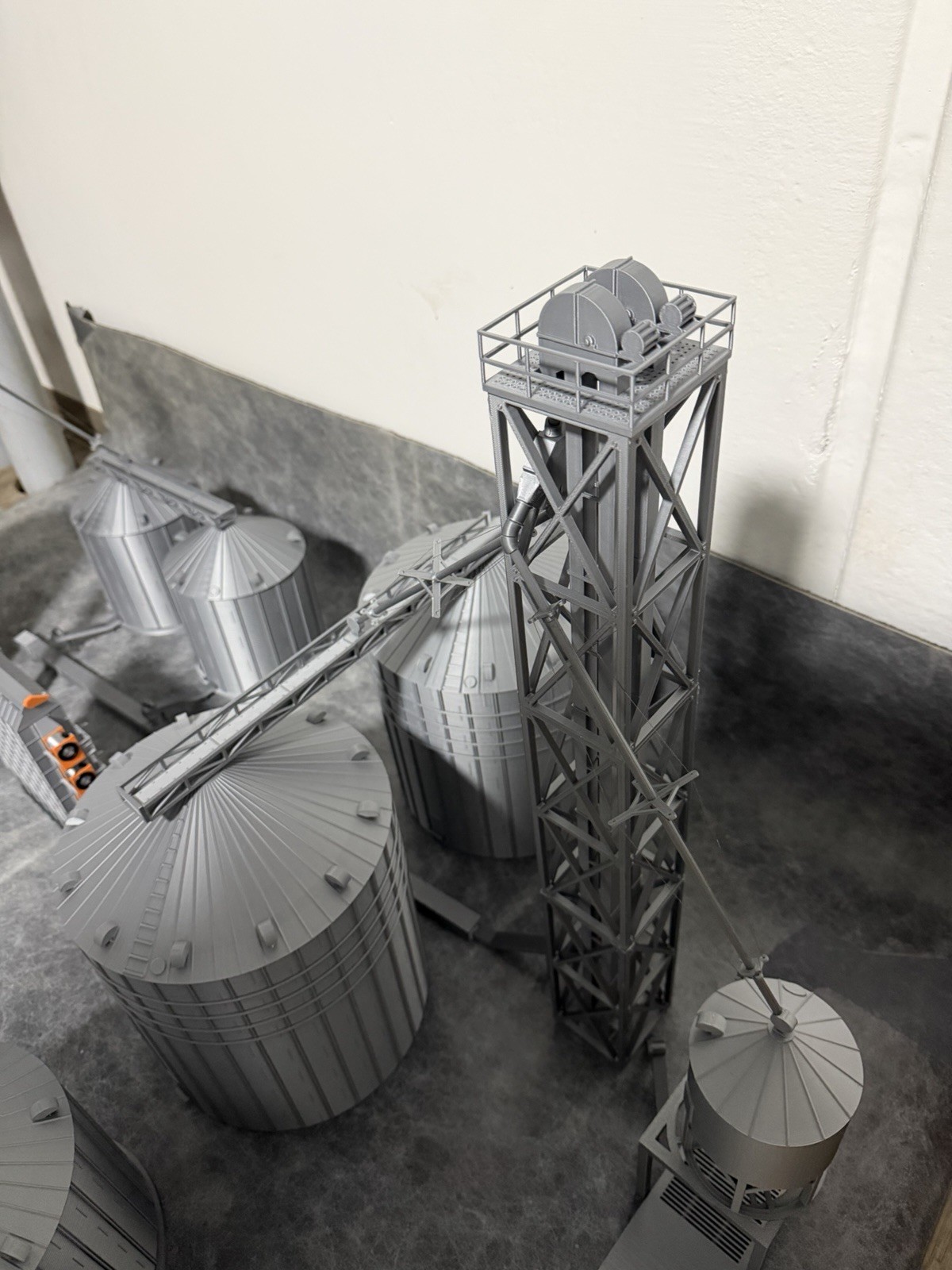 1/64 Dual Grain Elevator Leg W/Cage