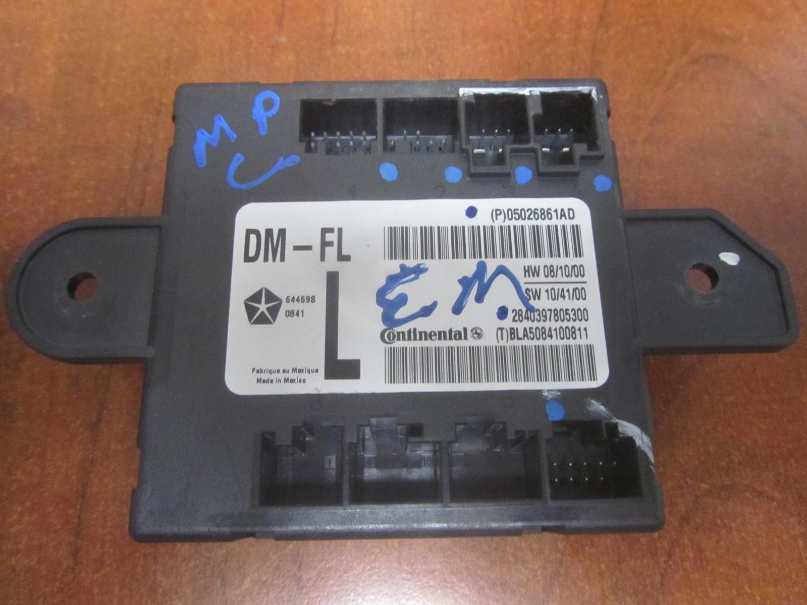 12 CHRYSLER TOWN & COUNTRY Left Driver Front Door Module Box 5026861AD