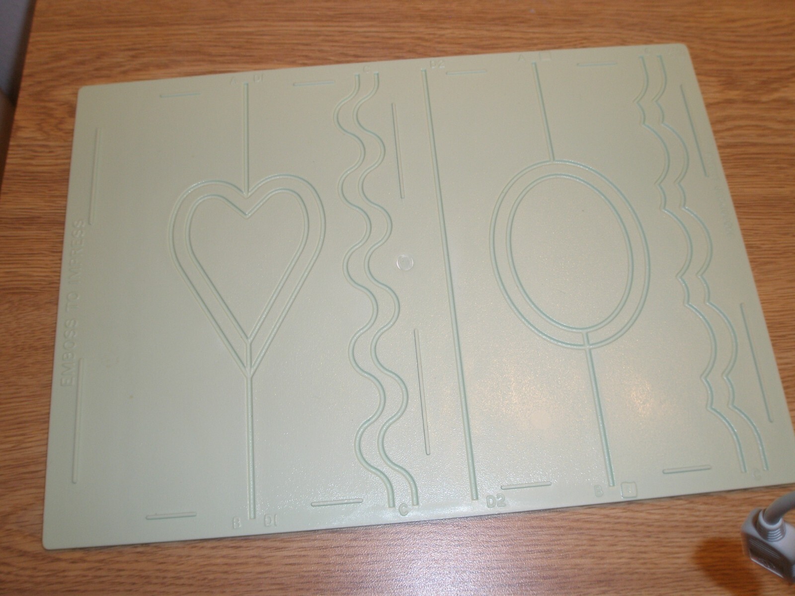 THE KEEPSAKE CARD CRAFT EMBELLISHER ~ Easily Produce Beautiful Embossed Designs