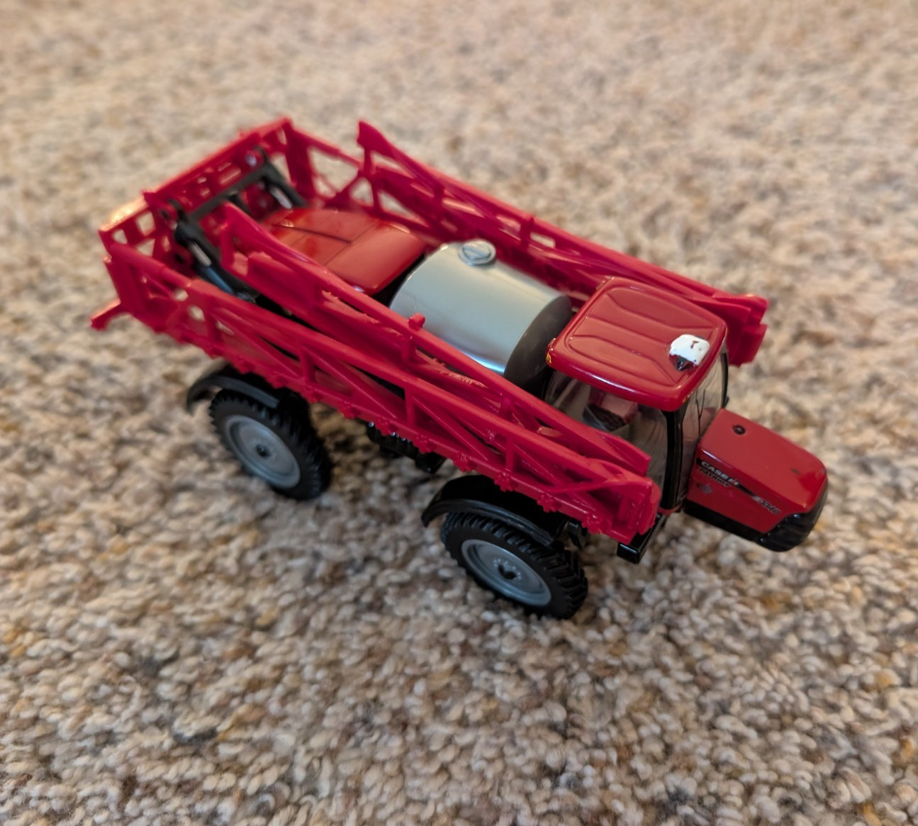 Case Caseih 1:64 Diecast Farm Sprayer Vehicle Red/Black/Gray Folding Booms