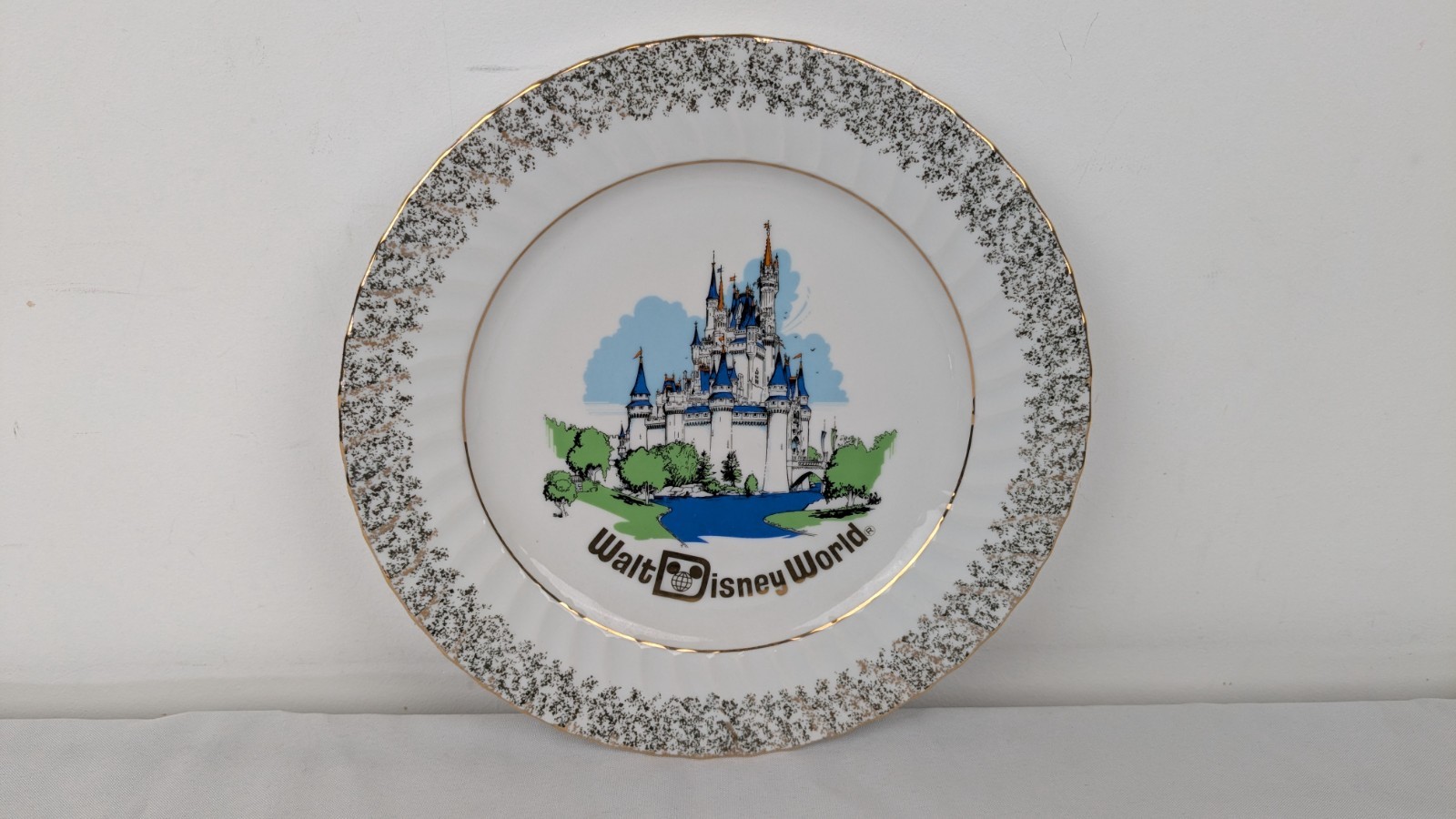Walt Disney Disneyland Castle Collectible Ceramic Souvenir Plate Made In Japan