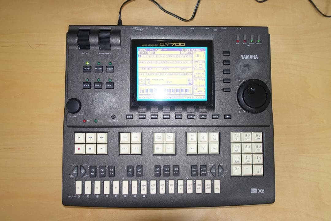 Yamaha QY700 Music Sequencer Workstation MIDI Production Studio Unit