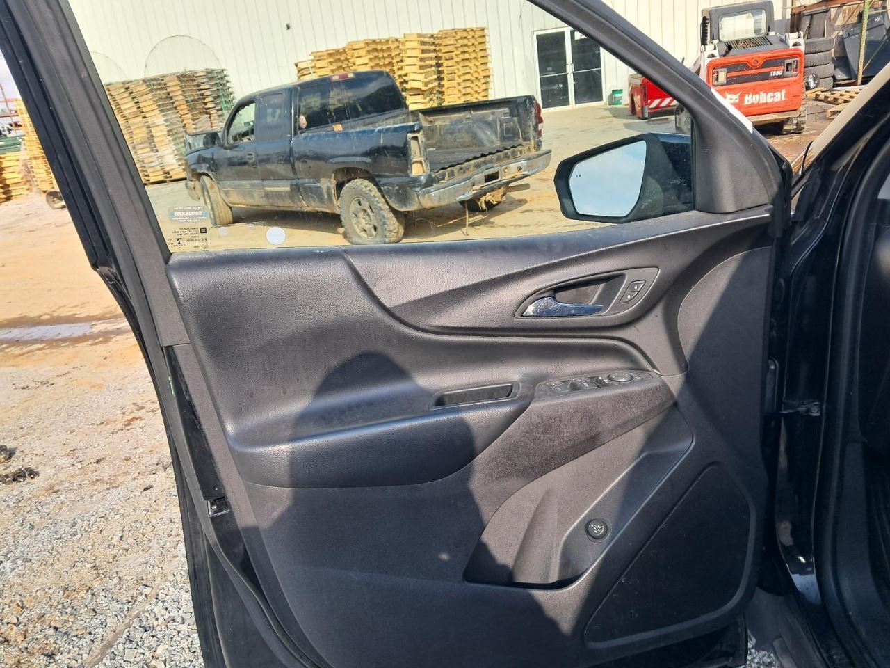 EQUINOX 2019 Glove Box 4891884