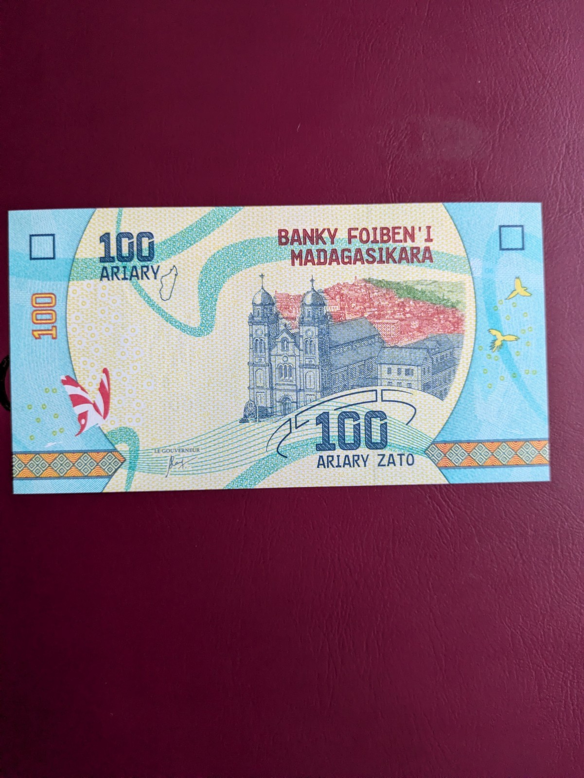 Beautiful - 100 Ariary Banknote - Madagascar - UNC- P# 97