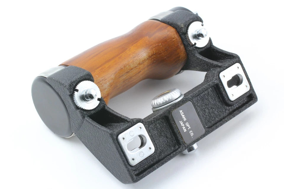 [Near Mint] Asahi Pentax Wood Hot Shoe Left Hand Grip for 6x7 67 67II Japan