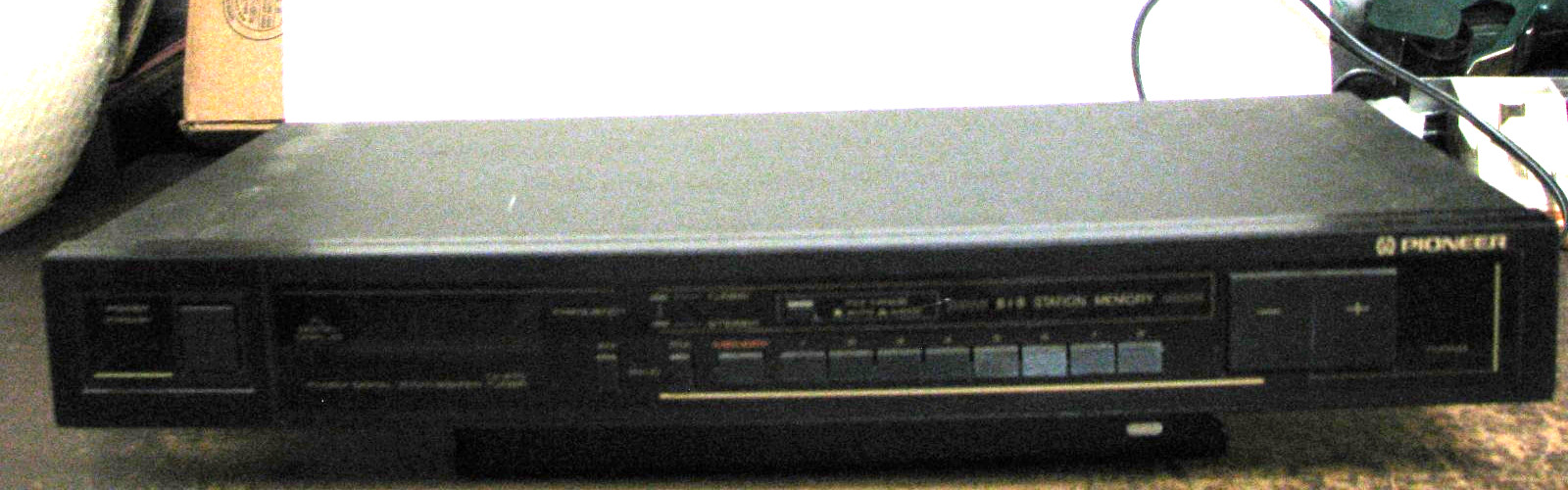Vintage PIONEER DIGITAL SYNTHESIZER TUNER TX-970.. Powers up/ Lights up/