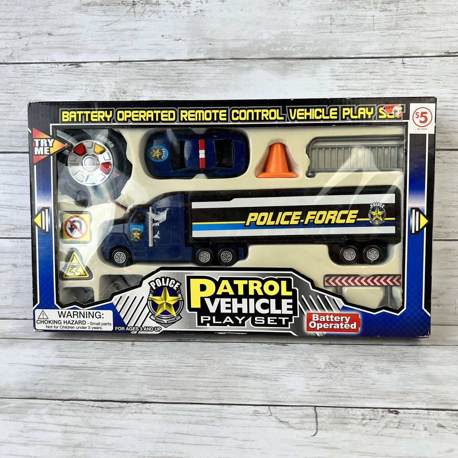 Remote Control RC PATROL VEHICLE Play Set Semi Truck Battery Operated Unused