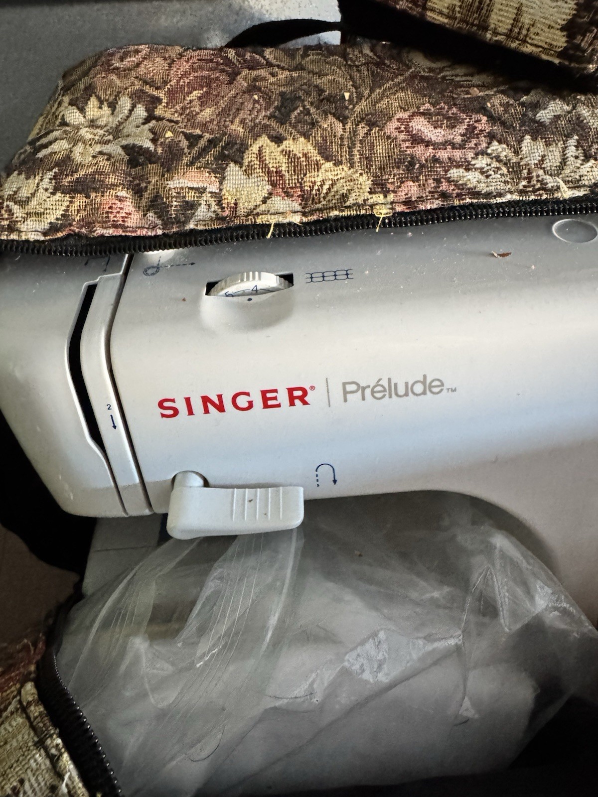 Singer Prelude Electric Household Free Arm Sewing Machine w/ Case & Foot Pedal