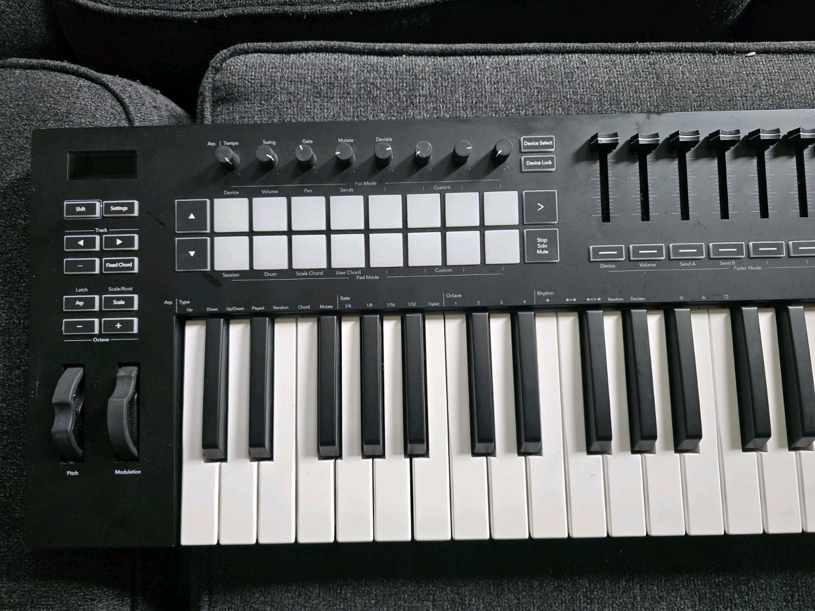 Novation Launchkey-49-mk3 Keyboard Controller With Usb Cable