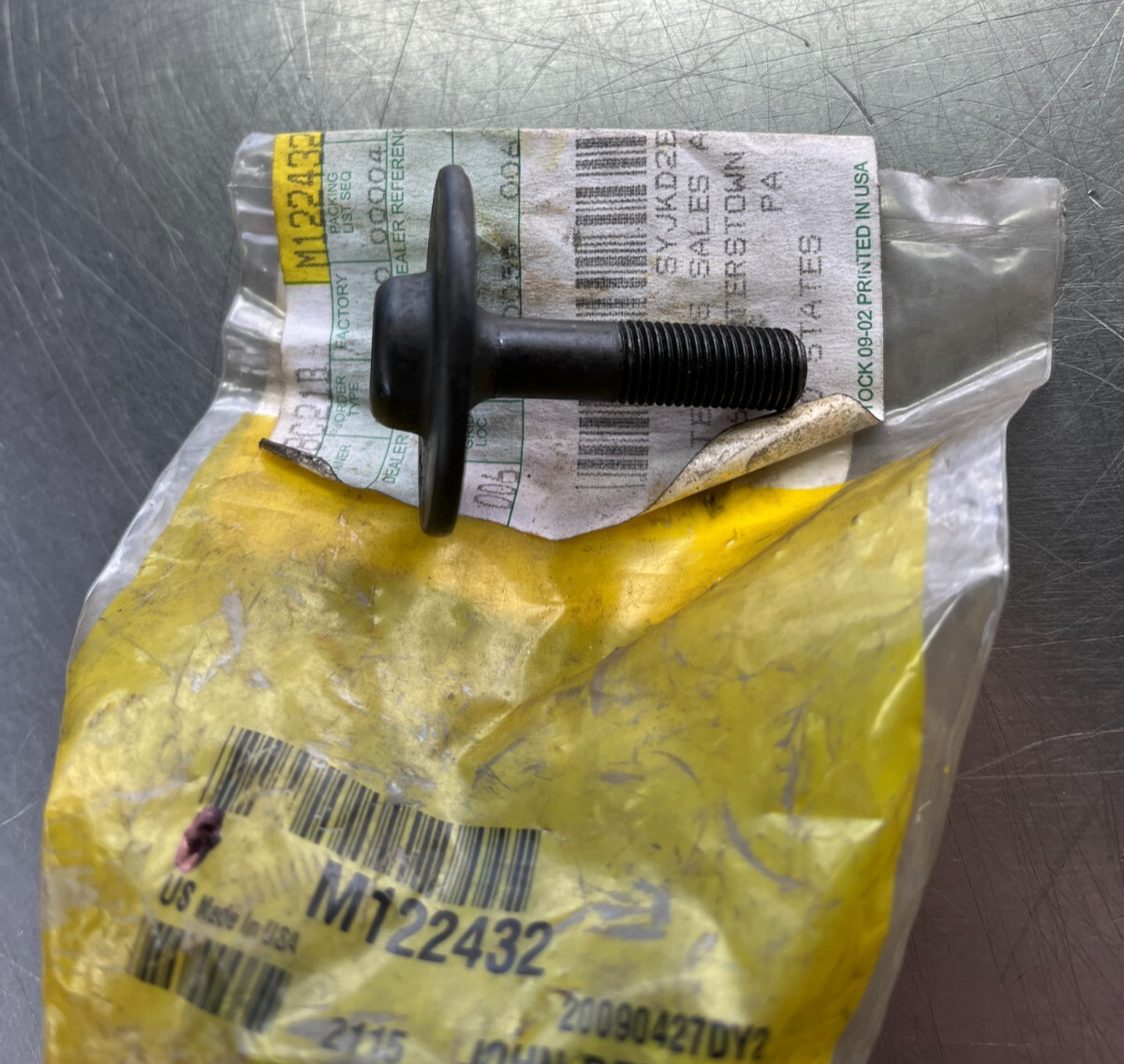M122432   Genuine OEM   John Deere  BOLT