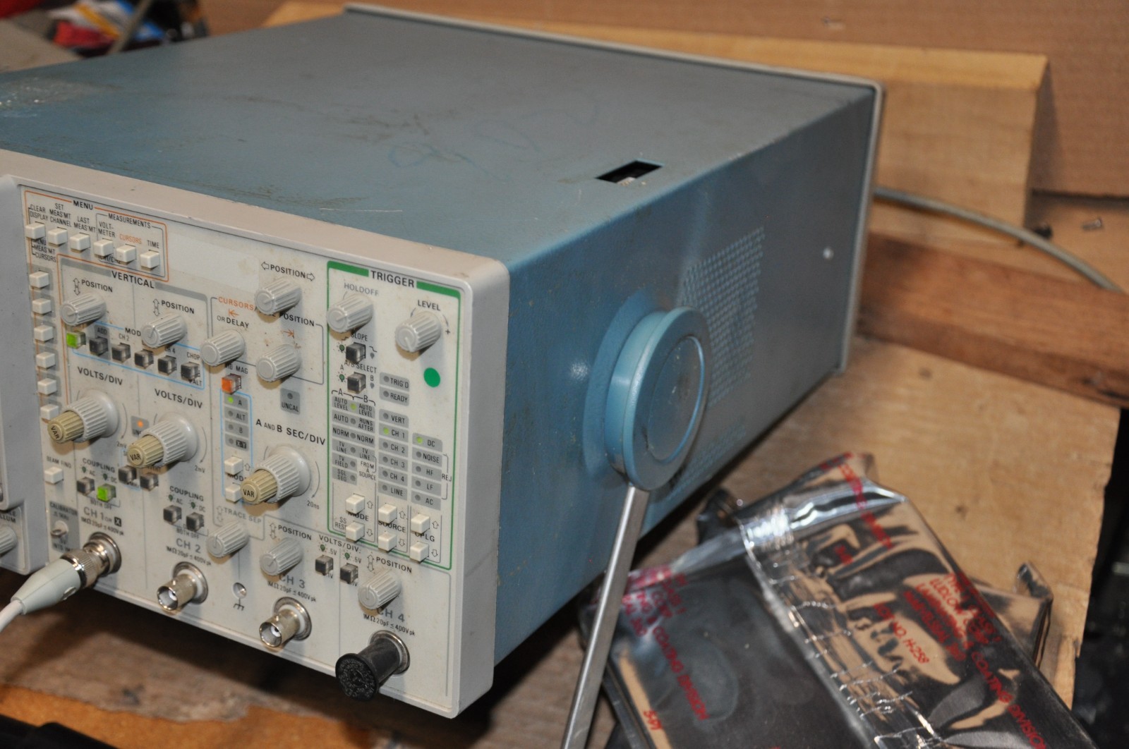TEKTRONIX 2246 OSCILLOSCOPE +AV-5386 Probes