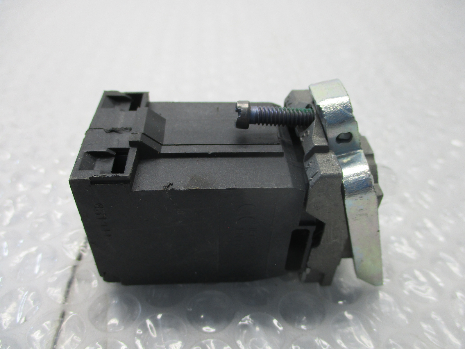 TELEMECANIQUE ZB-W03 BASE SELECTOR SWITCH NSNP
