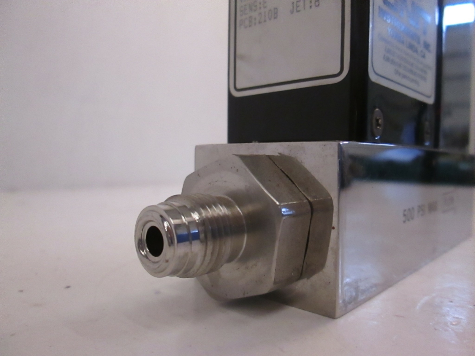 Unit UFC-2020 Mass Flow Controller, O2, 15 SLM, 1/4" MVCR, Used