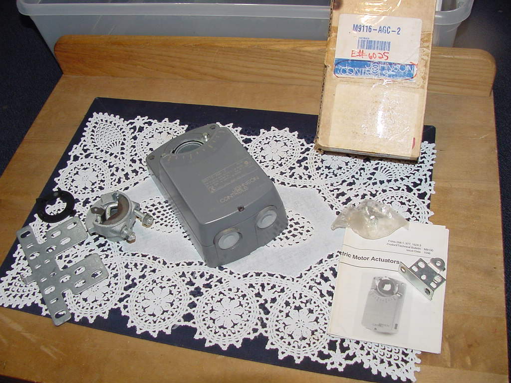 Johnson Controls M9116-AGC-2,  Motor Actuator, 140 Inch Lb, 24Vac/Vdc, NEW!