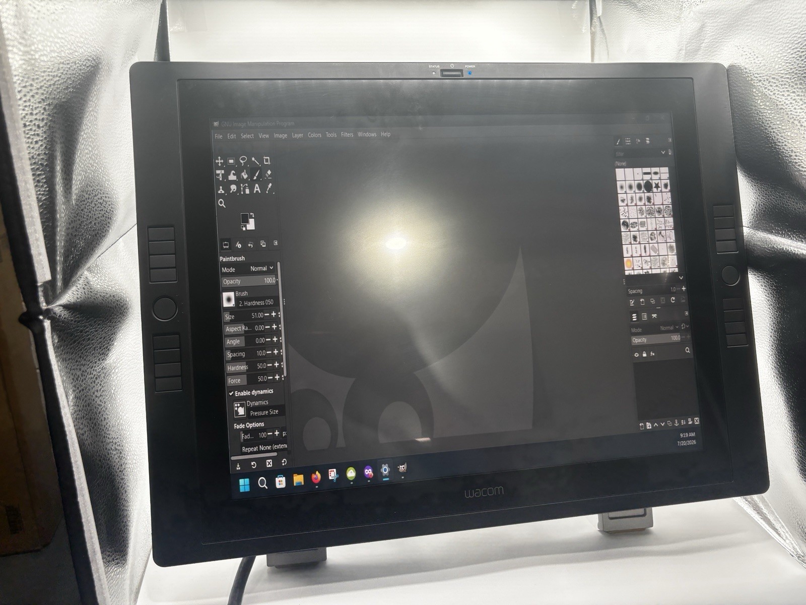 Wacom Cintiq 21UX Drawing Tablet - w/ Adjustable Stand and Power - No Pen