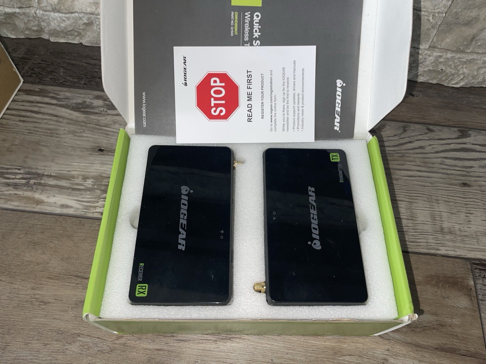 IOGEAR Wireless HDMI TV Connection Kit (Model GWHDKIT11). Good Condition!