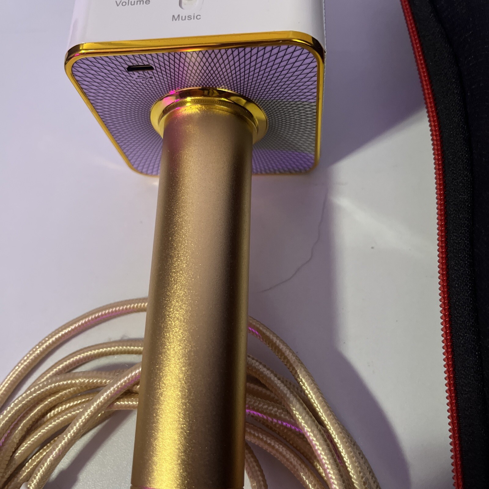 QFX Model Kar-3 Karaoke Microphone With Case And Cable UNTESTED White/Gold