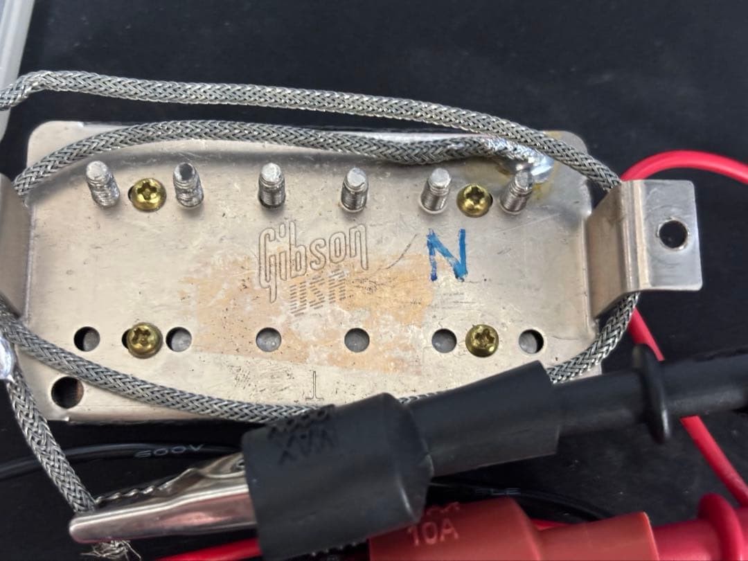 2 Gibson pickups