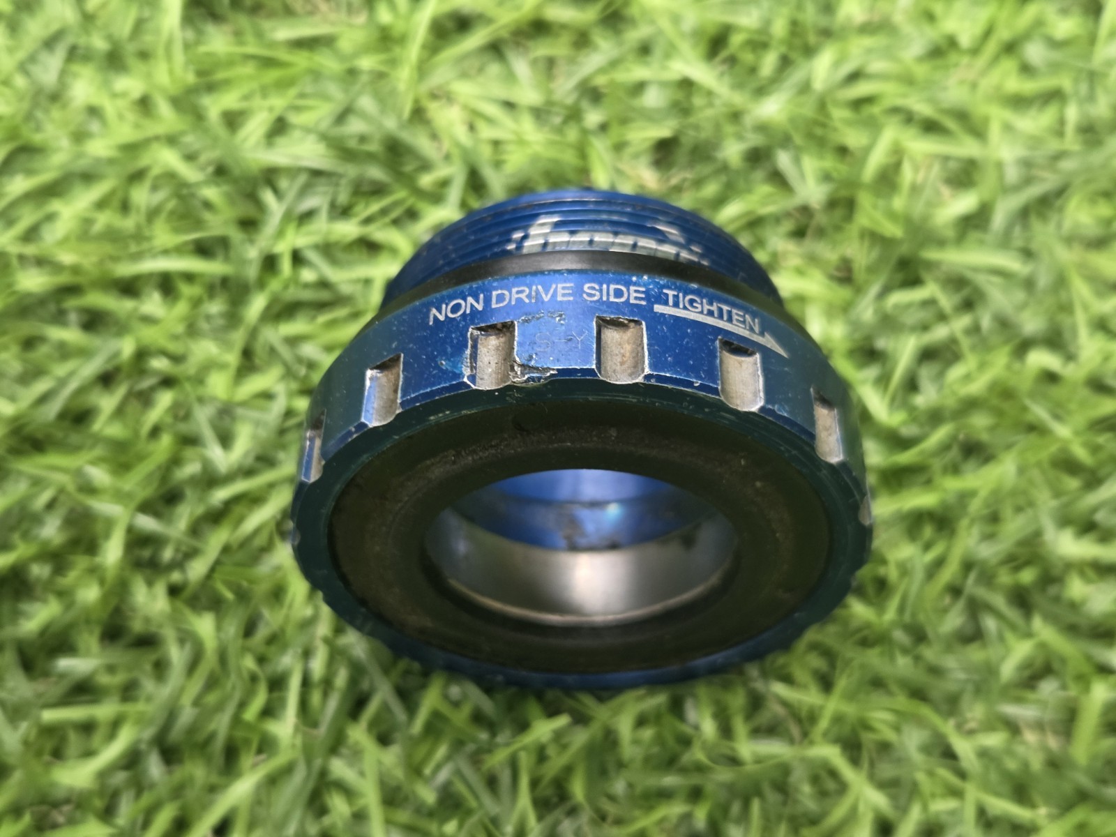 Hope Threaded Blue 83mm BB For 24mm (Shimano, Raceface) Spindle
