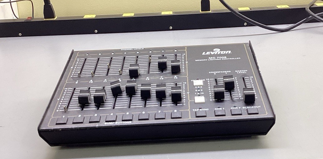Leviton NSI MC‑7008 Lighting Console