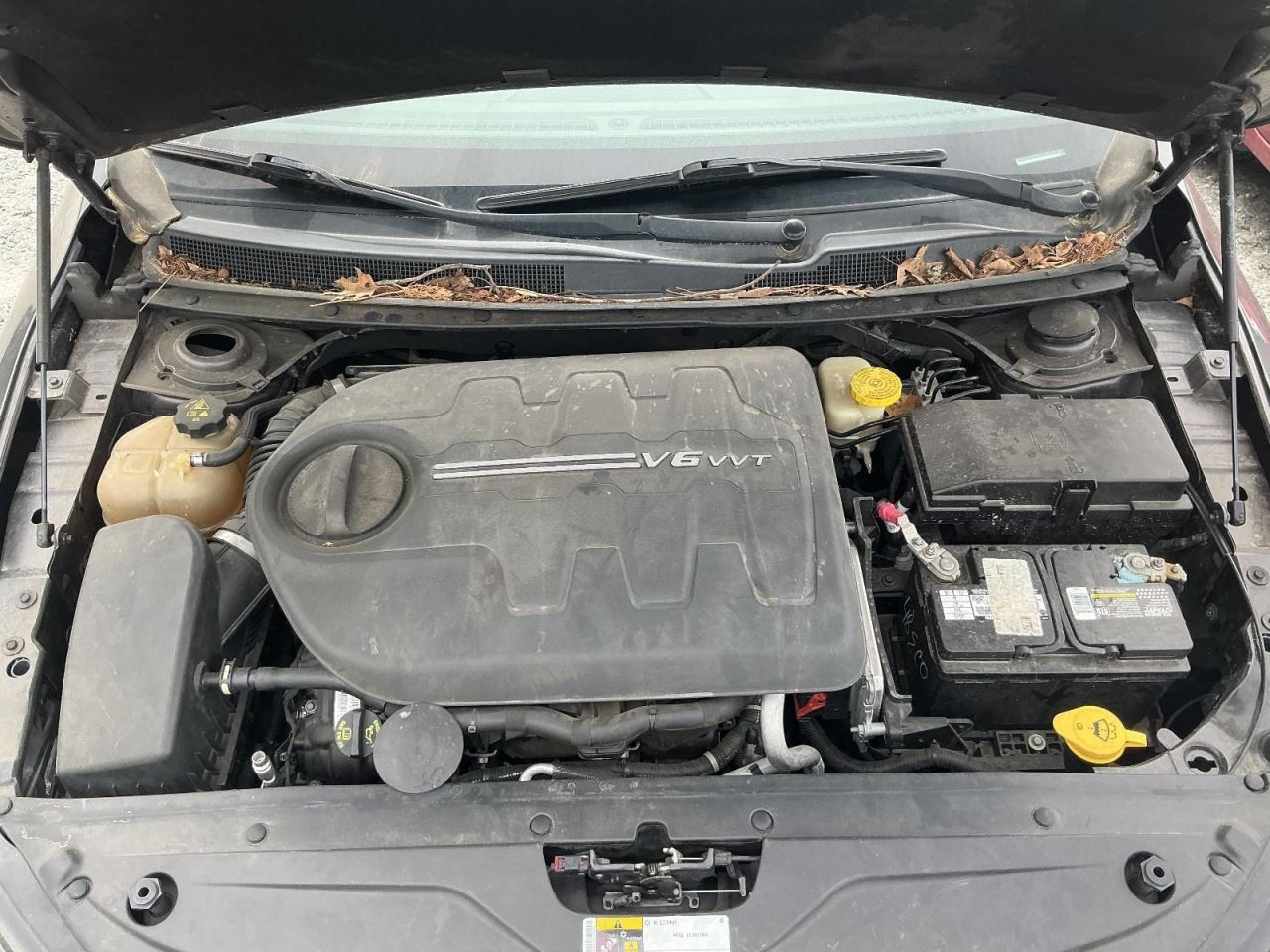 200 2016 Glove Box 5029939