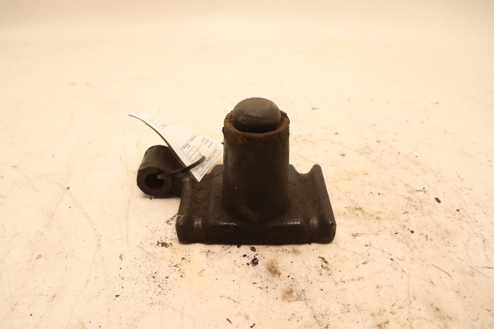 08-17 FREIGHTLINER CASCADIA 125 FRONT LEFT U-BOLT TOP PLATE SUPPORT BRACKET OEM