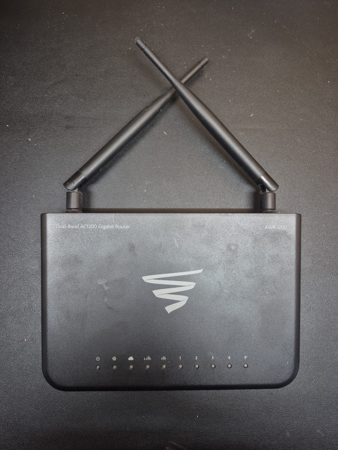 Luxul Wireless Dual Band Wireless AC1200 Gigabit Router XWR-1200