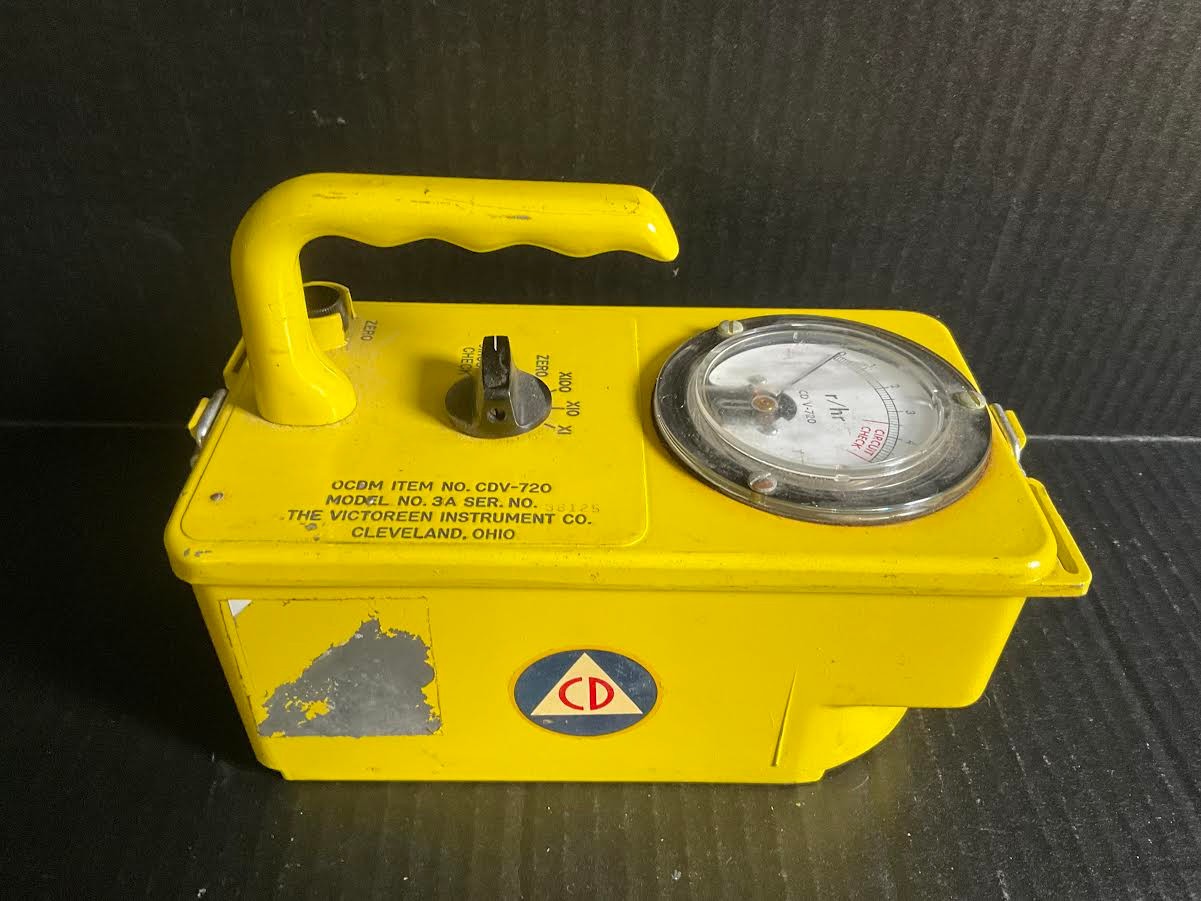 VICTOREEN INSTRUMENT CDV-720 MODEL 3A RADIOLOGICAL SURVEY METER