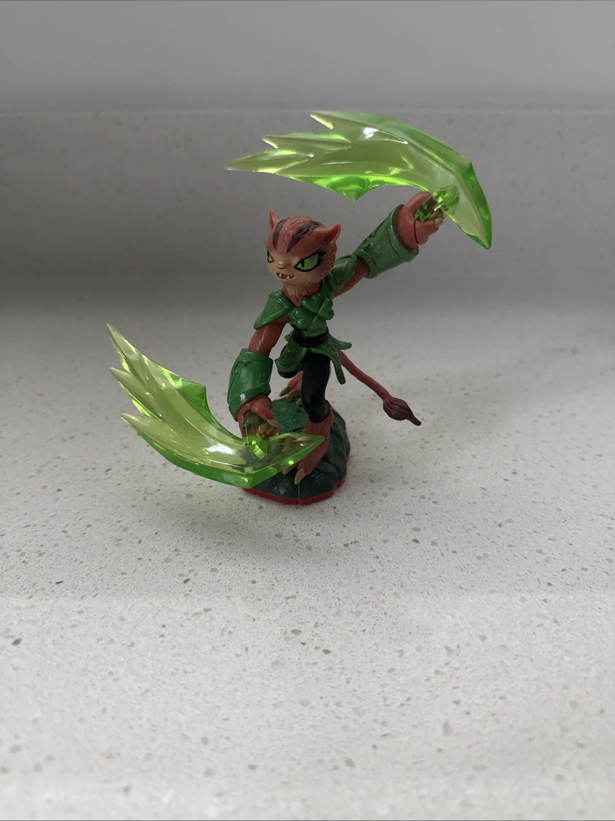 Skylanders Trap Team Tuff Luck Trap Master Figure