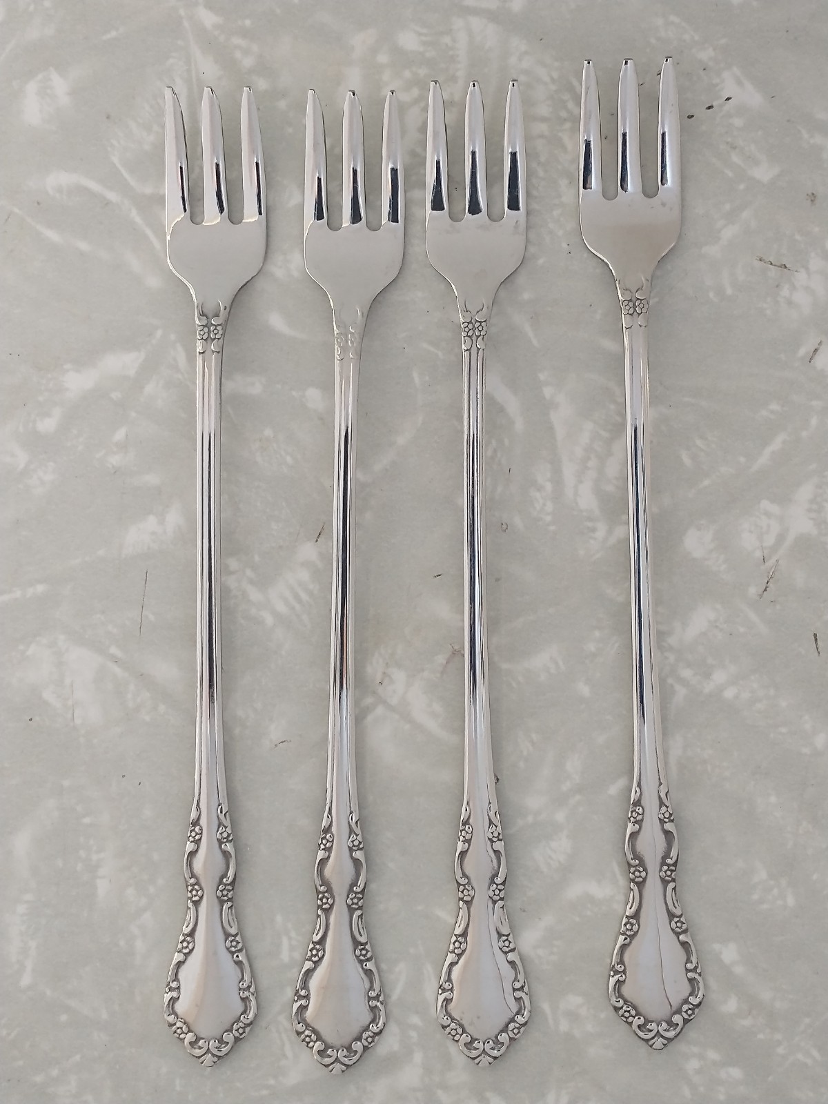 Oneida Mansion Hall 4 Cocktail Forks Distinction Deluxe Filler Lot