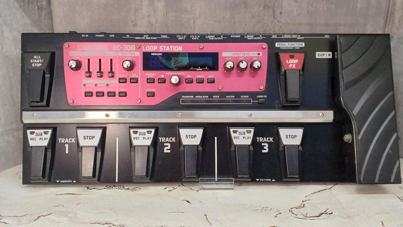 Boss RC-300 Loop Station Guitar Multi-effects Pedal used from japan