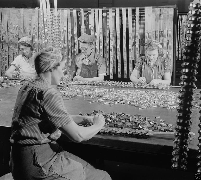 New 8x10 Photo- Women factory workers at Boeing plant Seattle 1942 B-17 Fortress