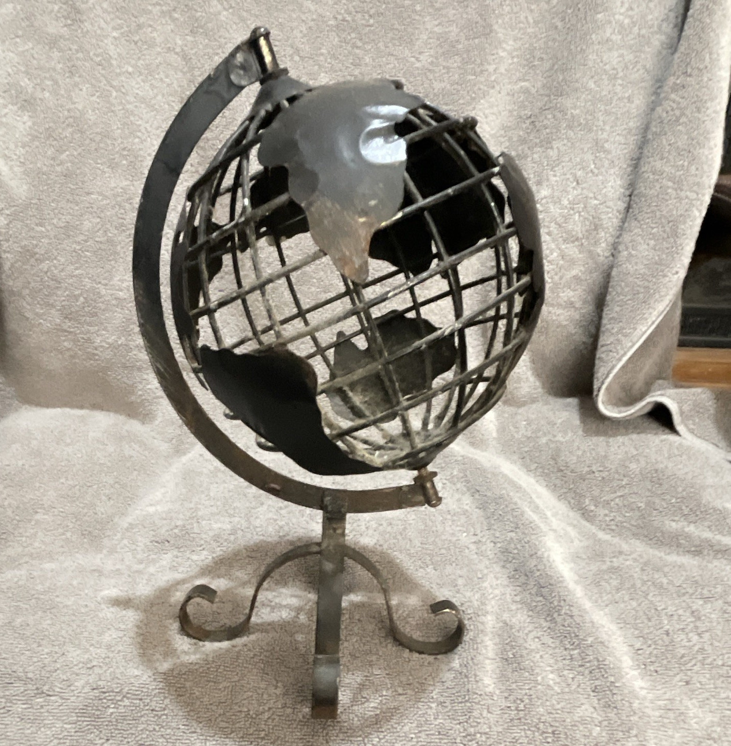 Black Metal Tabletop Globe Decorative Wire Grid Stand, Base Included