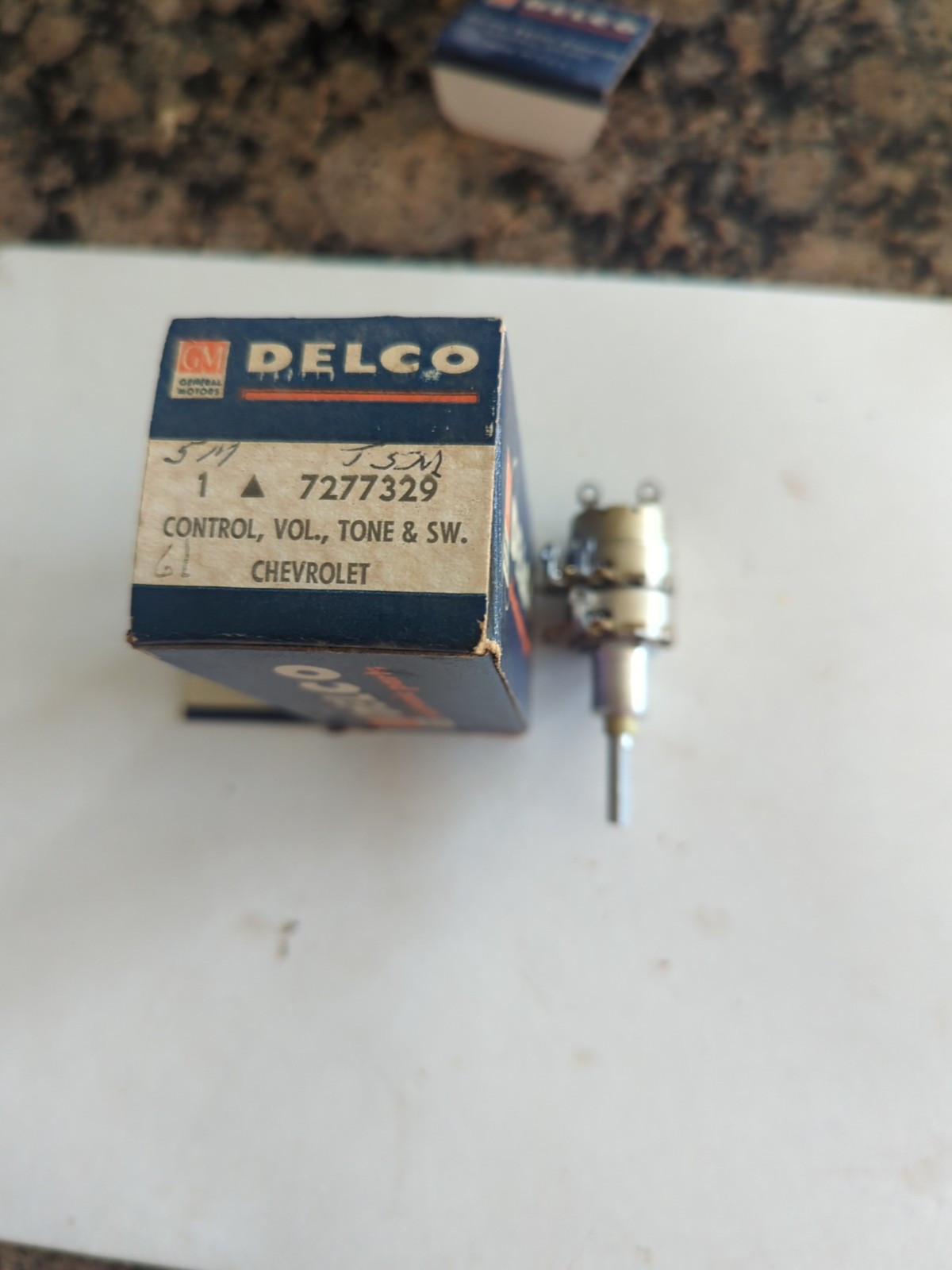 Chevrolet Delco Radio 7277329 Control V T & SW Chevy Volume Control Free Shippin