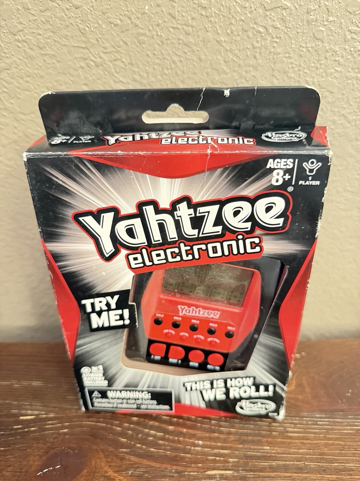 Hasbro ELECTRONIC YAHTZEE Portable Handheld Digital Dice Game 2012 New OPEN BOX