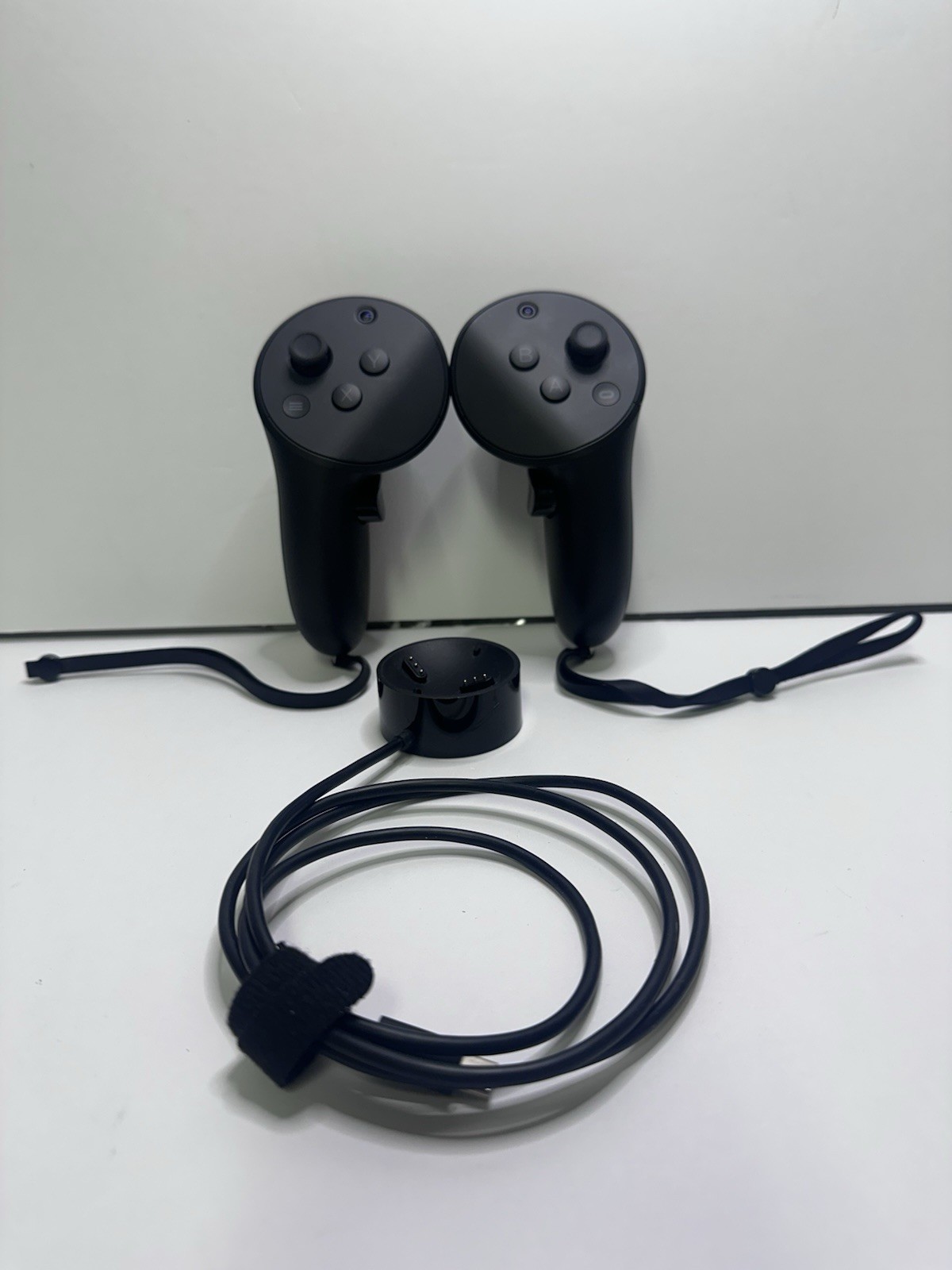 Meta Quest Pro Controllers Left & Right Pair Set W/ Compact Charging Dock