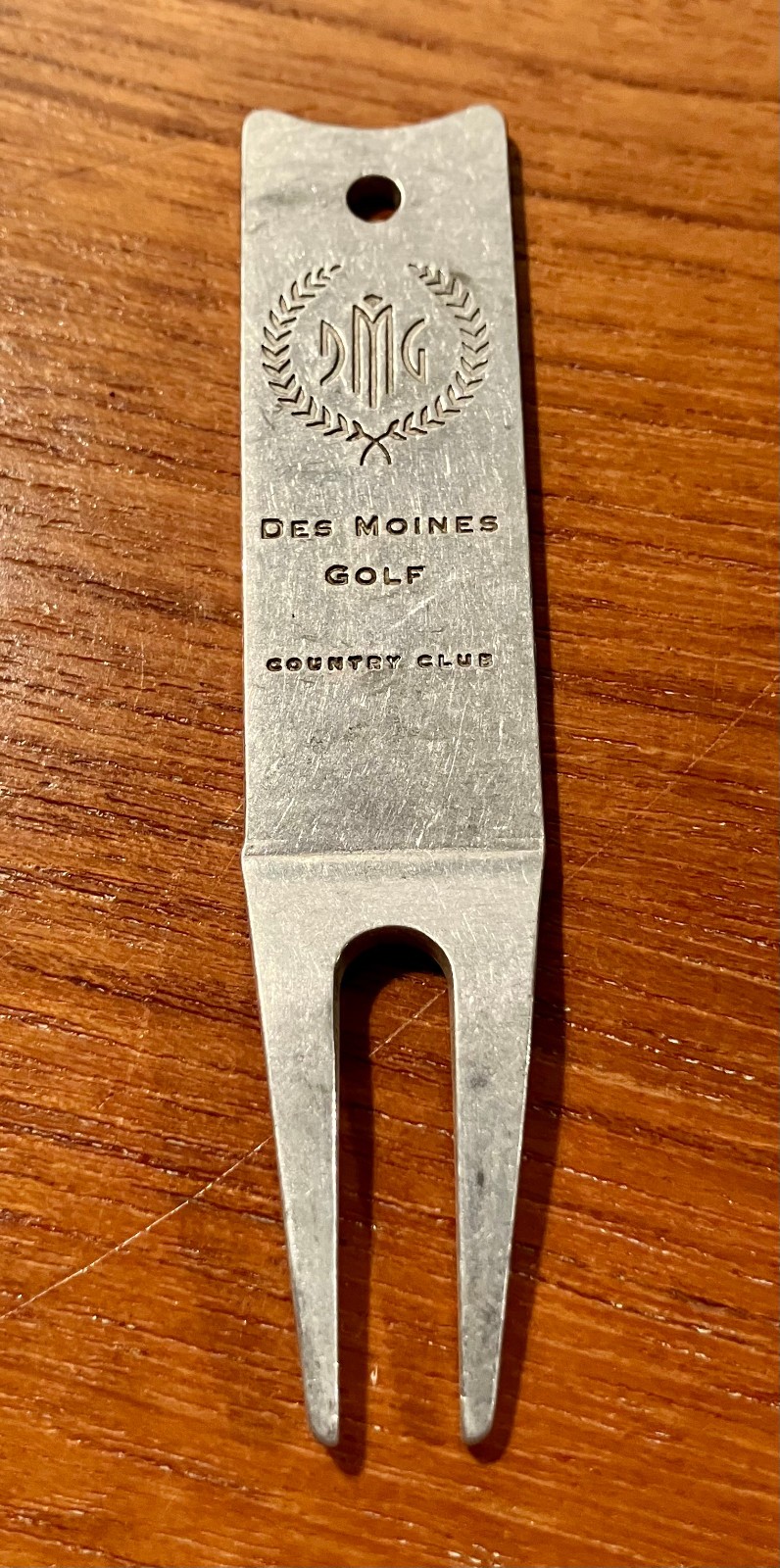 Des Moines Golf & Country Club (Iowa) Logo Golf Ball Mark Divot Repair Tool