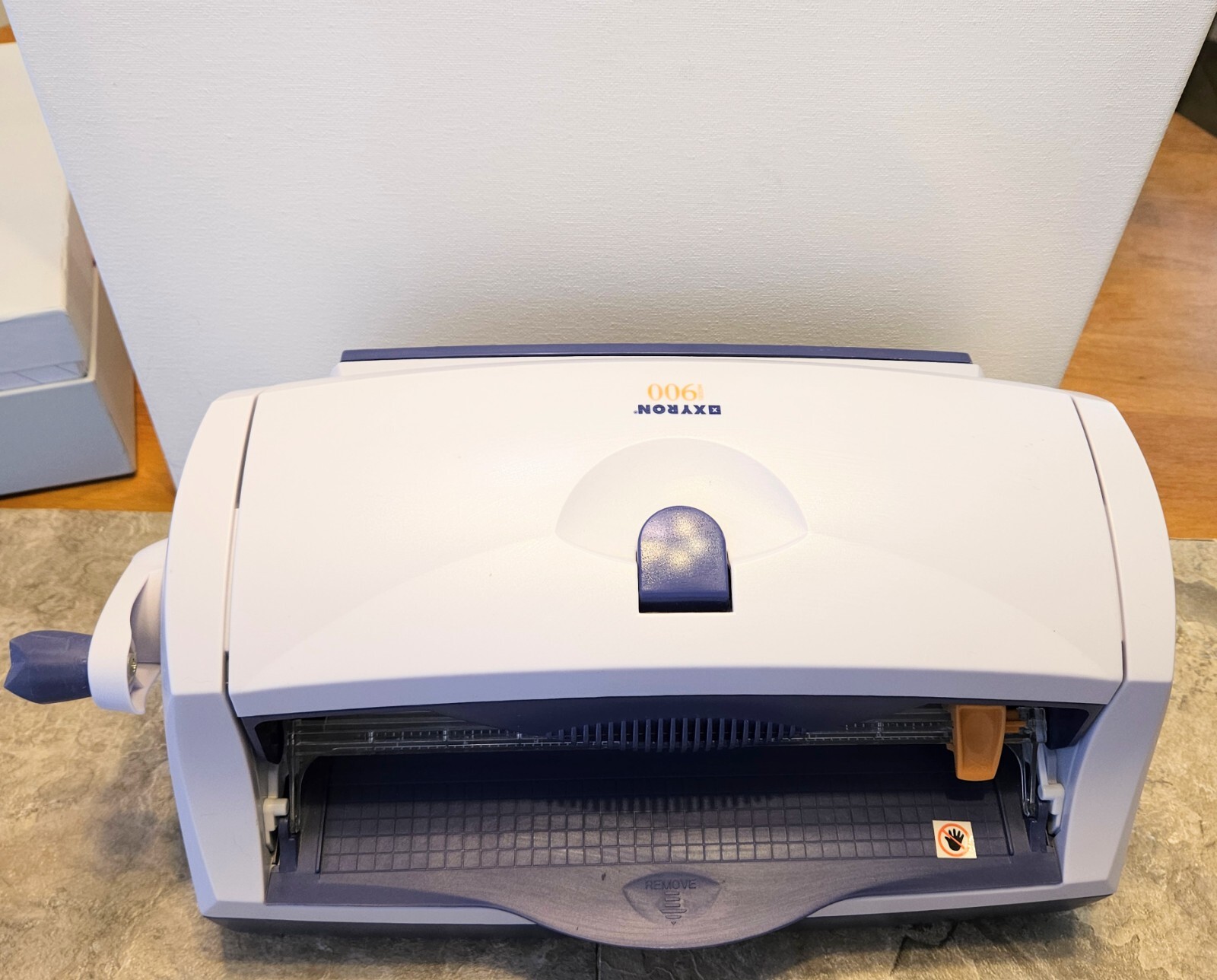 Craft System Sticker Label Magnet Maker & Laminator / Removable Cutter XYRON 900